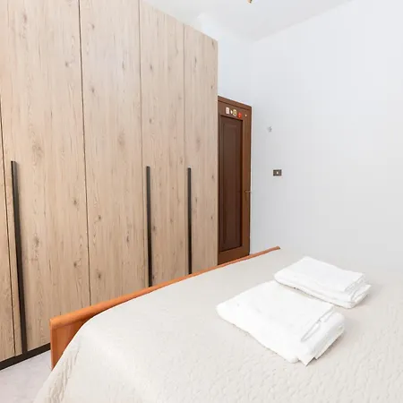 Ad House 1 Apartment *